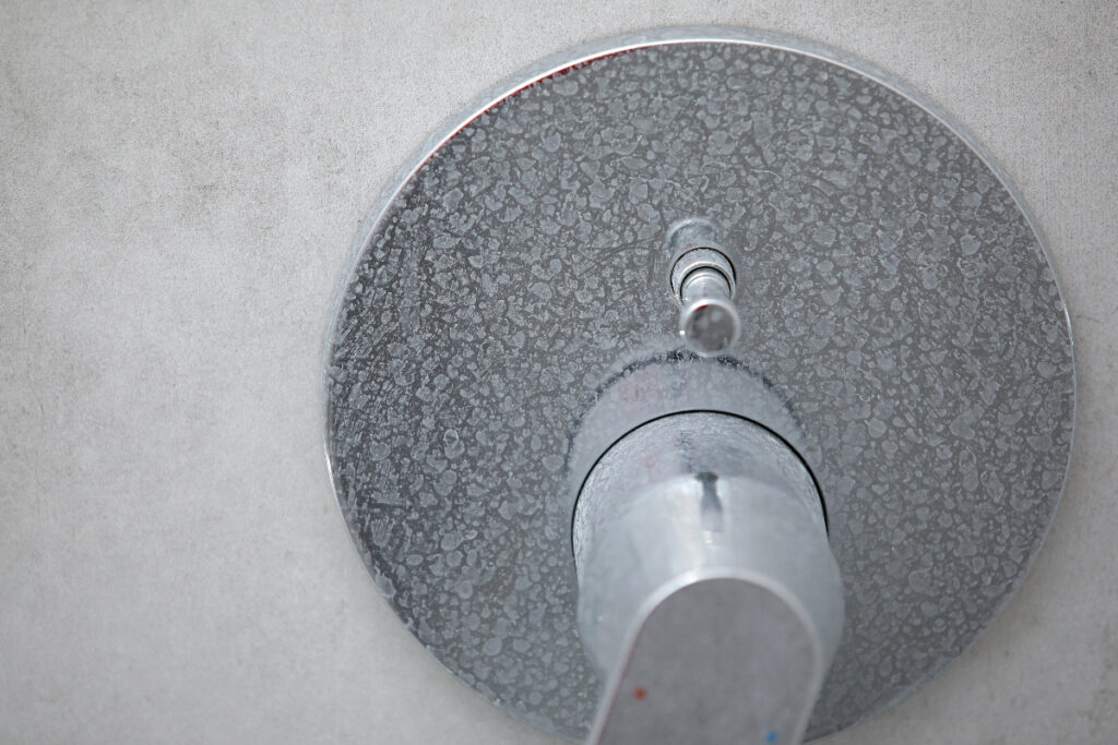 Limescale stains in your shower